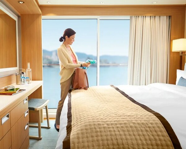 Viking Sjofn - Veranda Suite B C 4.jpg